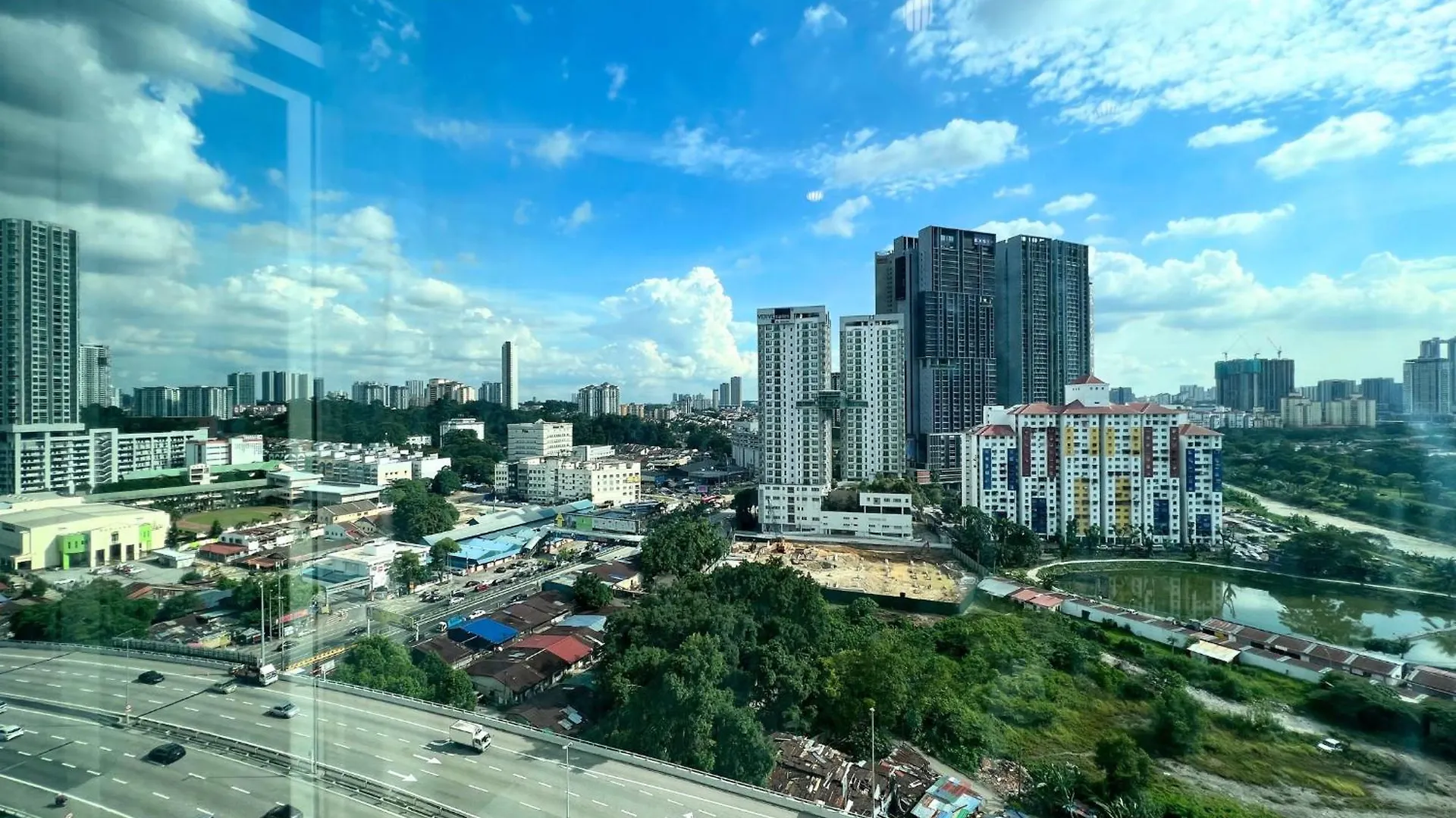 Ξενοδοχείο με διαμερίσματα The Scott Garden Kuala Lumpur By Beestay Management Μαλαισία